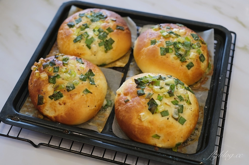 麵包食譜｜蔥麵包做法，經典不敗的台式麵包，麻花蔥麵包和圓圓蔥麵包 @飛天璇的口袋