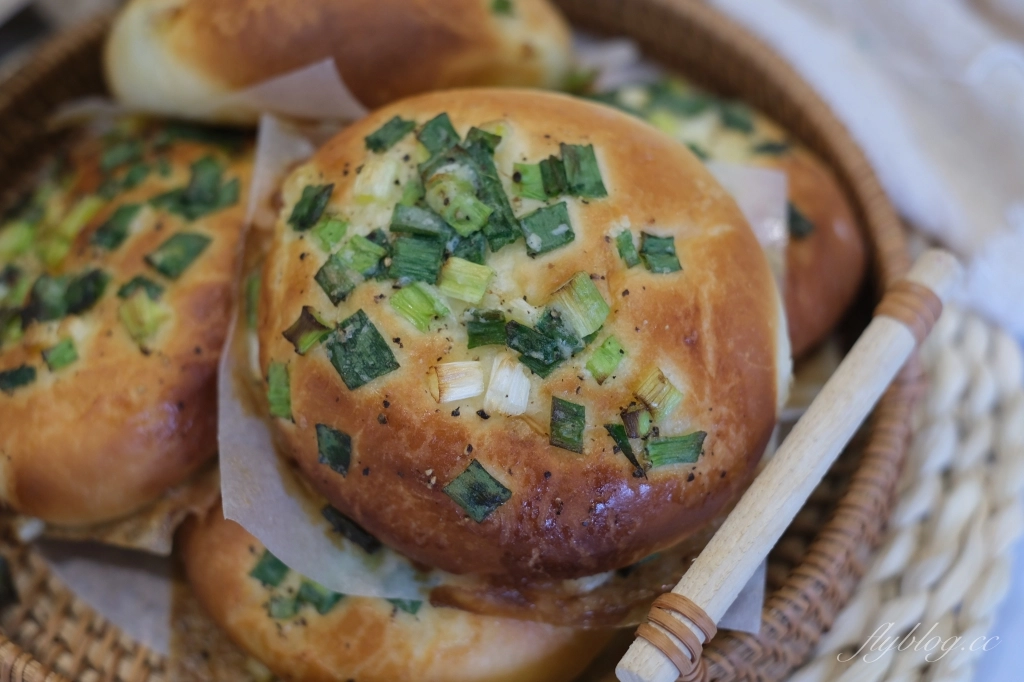 麵包食譜｜蔥麵包做法，經典不敗的台式麵包，麻花蔥麵包和圓圓蔥麵包 @飛天璇的口袋