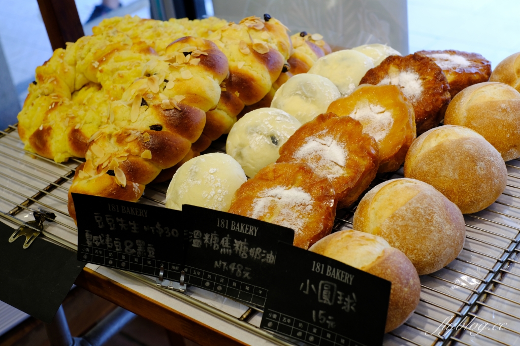 花蓮美食｜181烘焙屋，花蓮在地人都吃這間麵包，法國萊思克盃國王派全國第三，消費滿181再送一杯咖啡 @飛天璇的口袋