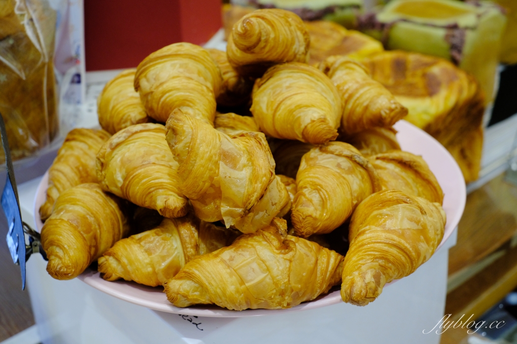 花蓮美食｜181烘焙屋，花蓮在地人都吃這間麵包，法國萊思克盃國王派全國第三，消費滿181再送一杯咖啡 @飛天璇的口袋