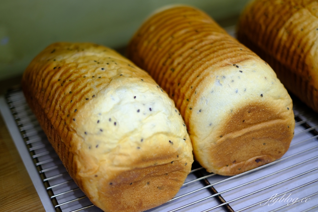 花蓮美食｜181烘焙屋，花蓮在地人都吃這間麵包，法國萊思克盃國王派全國第三，消費滿181再送一杯咖啡 @飛天璇的口袋
