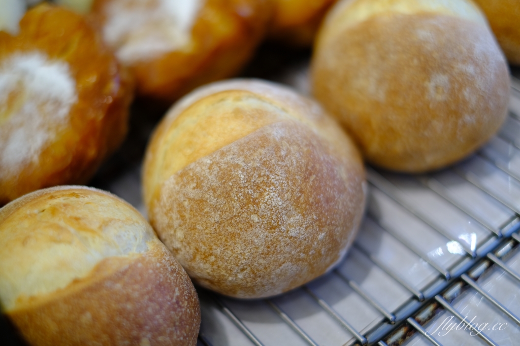 花蓮美食｜181烘焙屋，花蓮在地人都吃這間麵包，法國萊思克盃國王派全國第三，消費滿181再送一杯咖啡 @飛天璇的口袋
