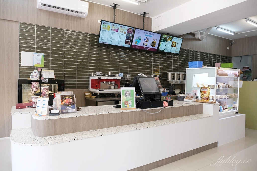 巴特里烘焙坊嶺東門市|父親節特級燒肉蛋糕上市,必吃月銷百萬顆的爆漿餐包 @飛天璇的口袋 巴特里烘焙坊嶺東門市|父親節特級燒肉蛋糕上市,必吃月銷百萬顆的爆漿餐包 @飛天璇的口袋