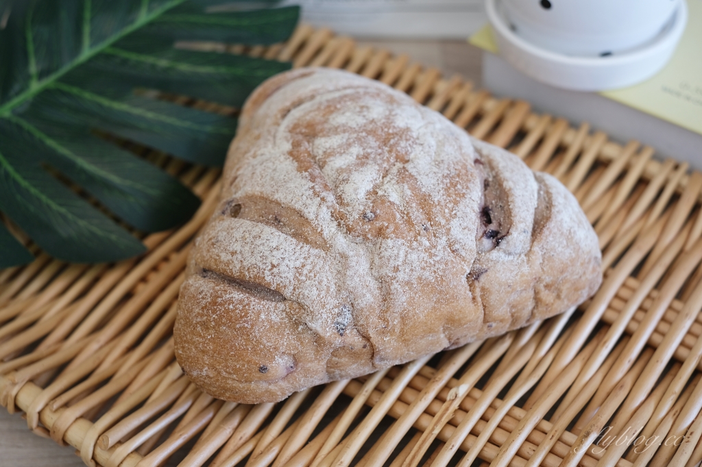 巴特里烘焙坊嶺東門市|父親節特級燒肉蛋糕上市,必吃月銷百萬顆的爆漿餐包 @飛天璇的口袋 巴特里烘焙坊嶺東門市|父親節特級燒肉蛋糕上市,必吃月銷百萬顆的爆漿餐包 @飛天璇的口袋