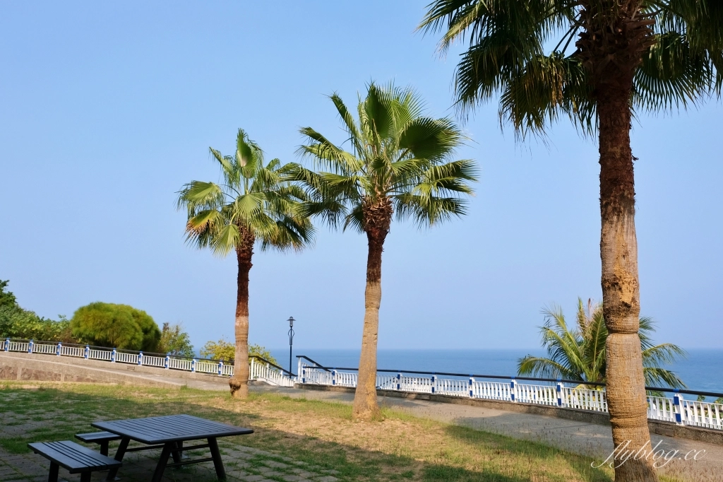 小琉球遊客中心｜小琉球圖書館改建，遠眺白沙尾魚港無敵海景，IG必拍可愛小燈塔 @飛天璇的口袋