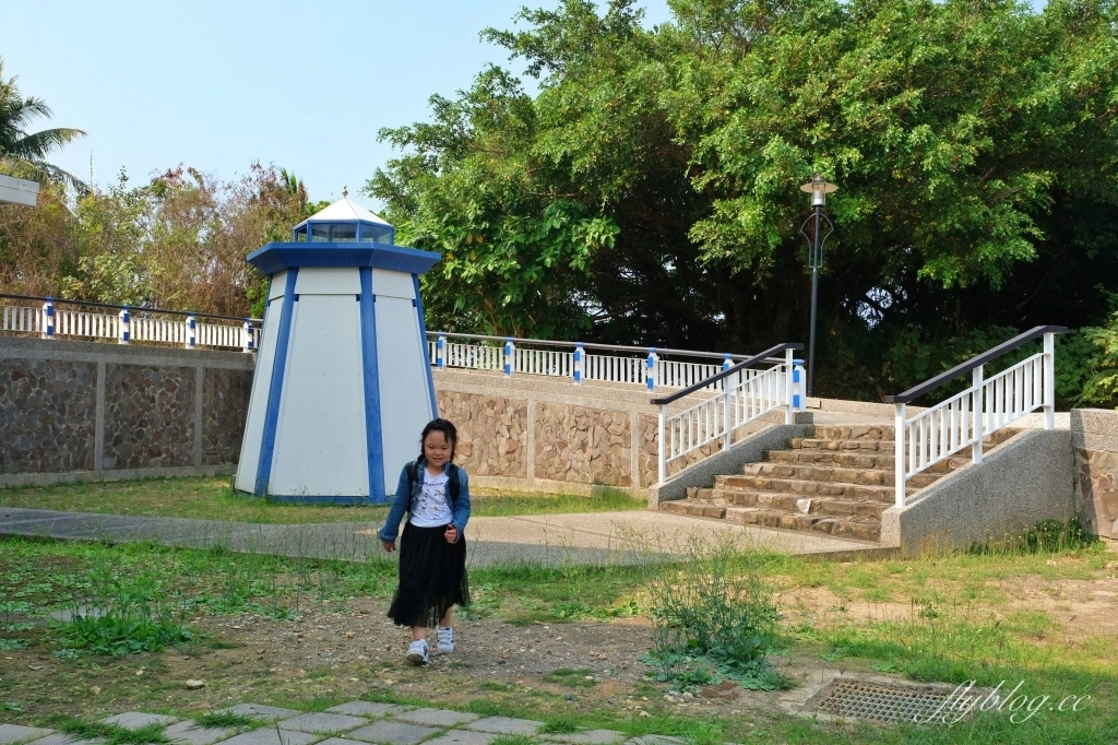 小琉球遊客中心｜小琉球圖書館改建，遠眺白沙尾魚港無敵海景，IG必拍可愛小燈塔 @飛天璇的口袋