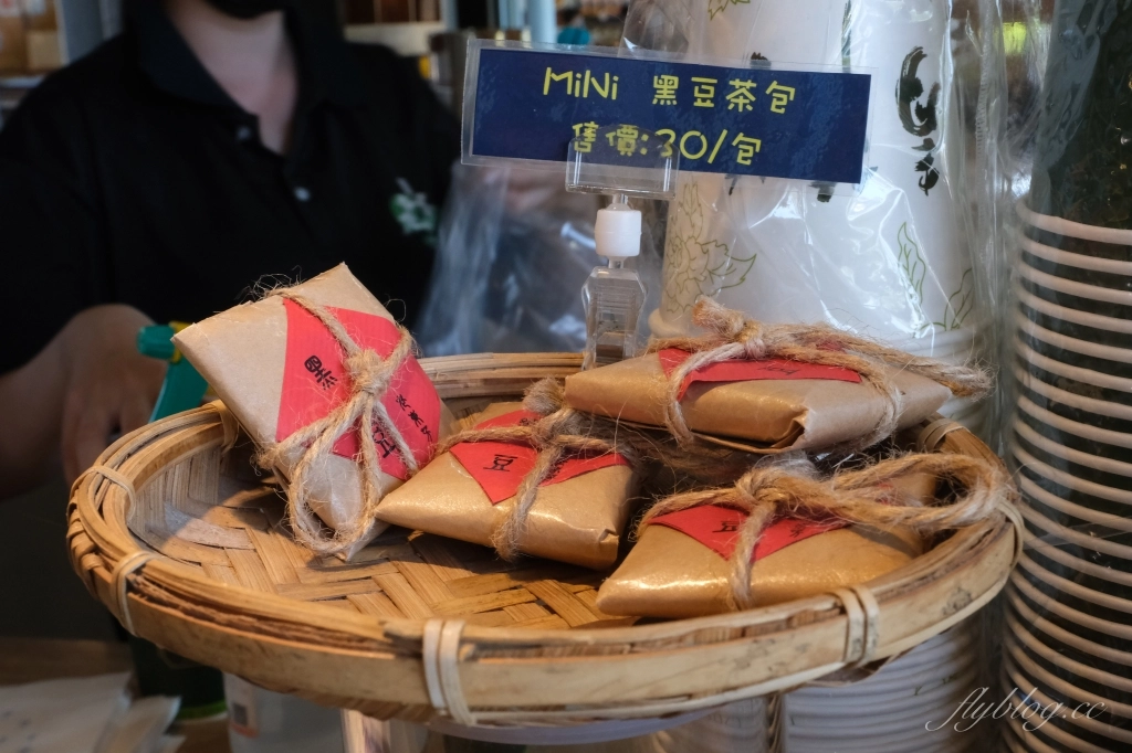 台東美食｜老東芳青草茶，台東限定手搖飲，喝60年中藥老舖青草茶，必點青草茶和蓮藕茶 @飛天璇的口袋