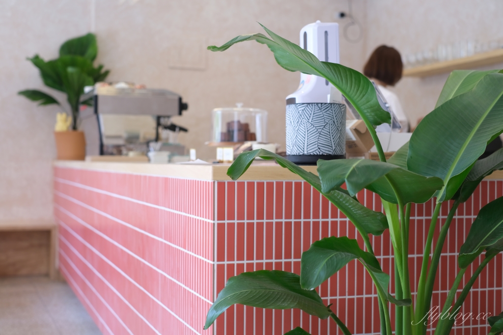 台中北區｜This guy 這傢伙，台中人氣澳式早午餐店搬家了，一定要推薦我個人最愛的髒髒肉桂捲 @飛天璇的口袋