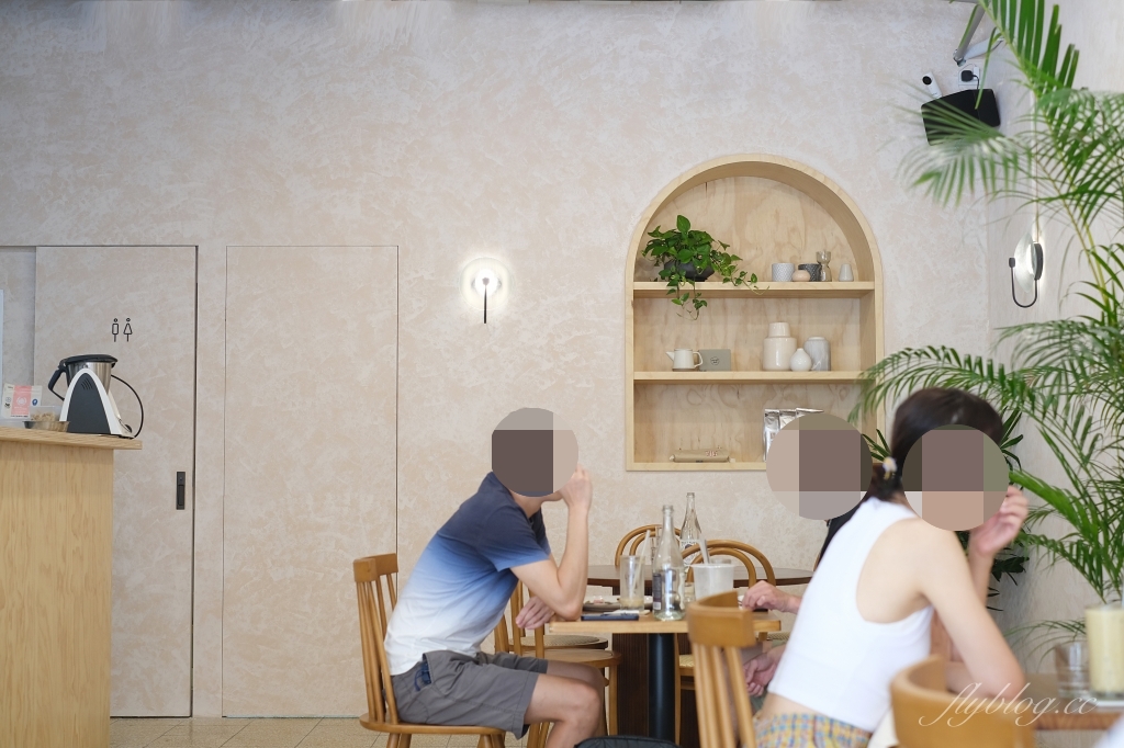 台中北區｜This guy 這傢伙，台中人氣澳式早午餐店搬家了，一定要推薦我個人最愛的髒髒肉桂捲 @飛天璇的口袋