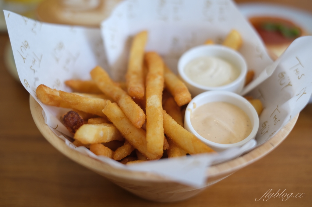 台中北區｜This guy 這傢伙，台中人氣澳式早午餐店搬家了，一定要推薦我個人最愛的髒髒肉桂捲 @飛天璇的口袋