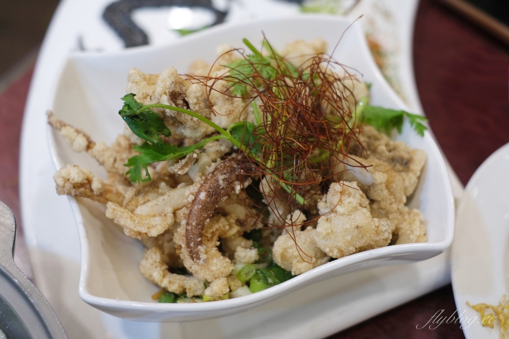 宜蘭蘇澳｜海珍活海鮮餐廳，消費直接招待一盤生魚片，南方澳海鮮餐廳推薦 @飛天璇的口袋