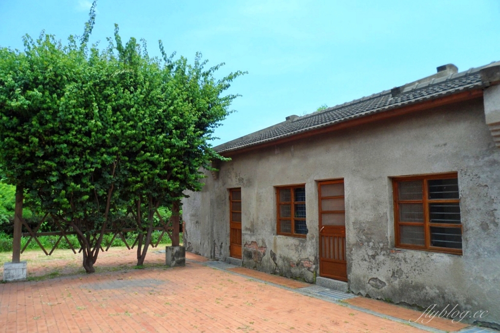 蛤蜊兵營｜老兵宿舍整修後成文化景觀，彰化IG必拍景點廢墟中的復古美感 @飛天璇的口袋