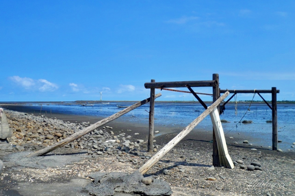 福寶溼地｜彰化IG打卡景點，福寶溼地漂流木裝置藝術，美美向日葵花田觀賞夕陽 @飛天璇的口袋