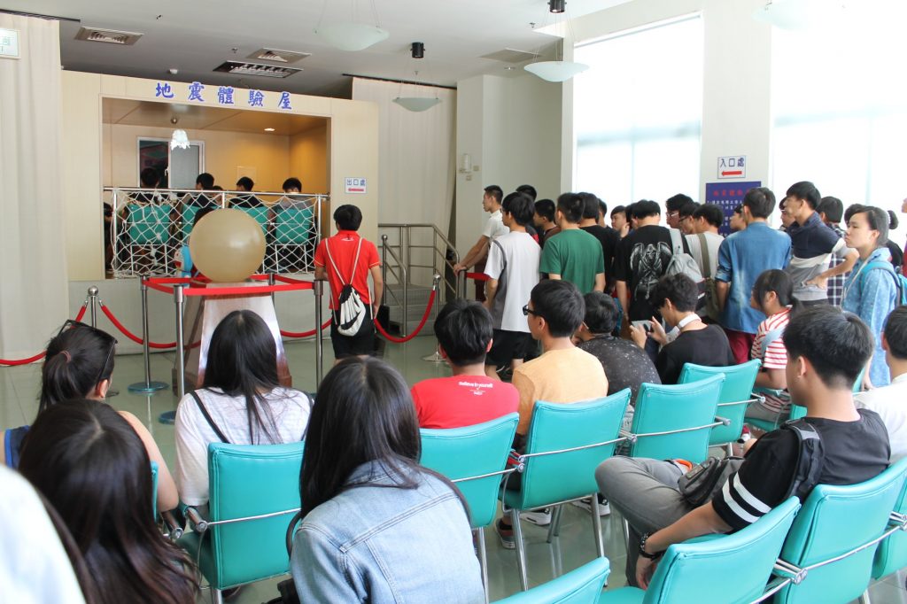 台電南部展示館｜超刺激兩層樓旋轉溜滑梯，六大主題互動遊戲設施，寓教於樂的墾丁免費親子景點 @飛天璇的口袋