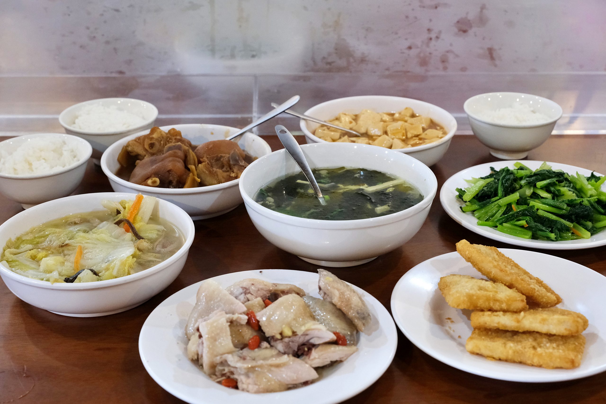 宜蘭大同｜太平山莊，太平山森林遊樂區唯二住宿，觀看美麗雲海浪漫紅葉，一泊二食住宿分享 @飛天璇的口袋