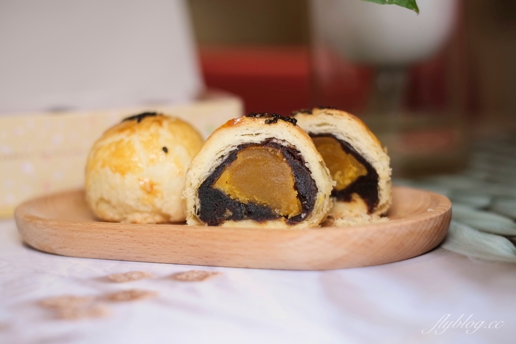 彰化美食｜大元餅行．你只知道大元鹹麻糬嗎？大元蛋黃酥更是隱藏版美食 @飛天璇的口袋