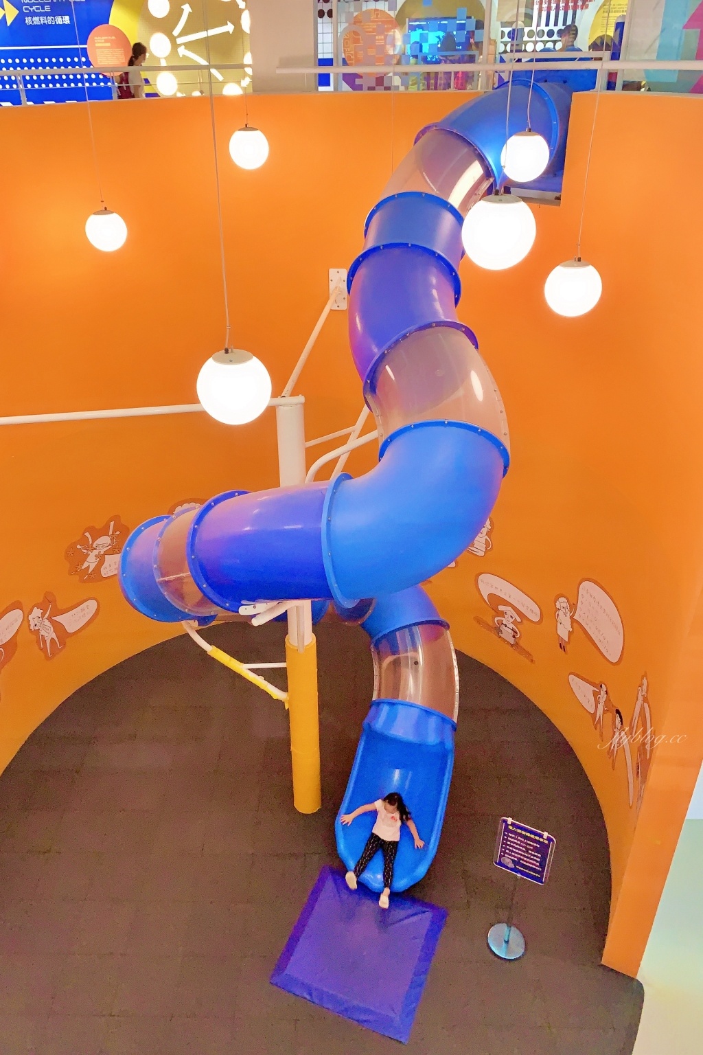 台電南部展示館|超刺激兩層樓旋轉溜滑梯,六大主題互動遊戲設施,寓教於樂的墾丁免費親子景點 @飛天璇的口袋 台電南部展示館|超刺激兩層樓旋轉溜滑梯,六大主題互動遊戲設施,寓教於樂的墾丁免費親子景點 @飛天璇的口袋
