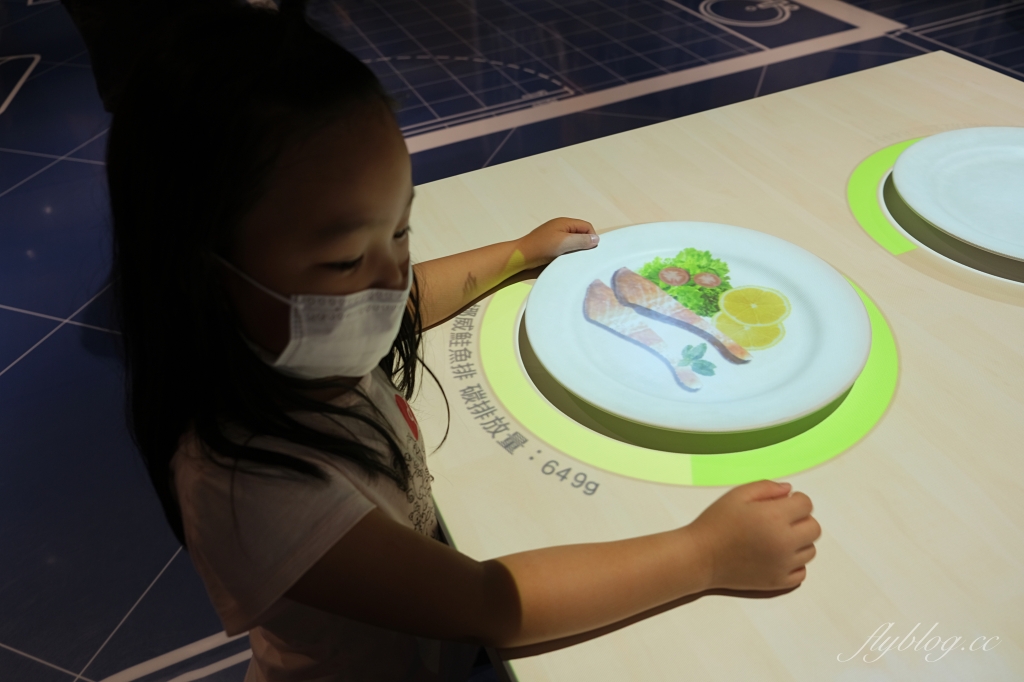 台電南部展示館｜超刺激兩層樓旋轉溜滑梯，六大主題互動遊戲設施，寓教於樂的墾丁免費親子景點 @飛天璇的口袋