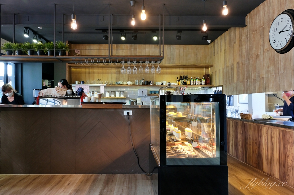 宜蘭礁溪｜里海咖啡，使用現流海鮮和在地食材，礁溪最美的庭園咖啡館 @飛天璇的口袋