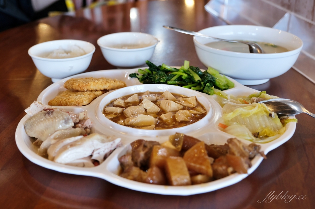 宜蘭大同｜太平山莊，太平山森林遊樂區唯二住宿，觀看美麗雲海浪漫紅葉，一泊二食住宿分享 @飛天璇的口袋