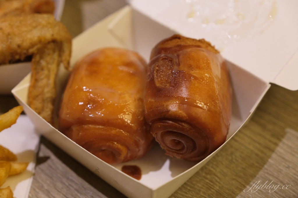 台東美食｜秉呈小吃店，台東在地人都吃這間炸雞，明明是小吃店炸雞才是本體 @飛天璇的口袋