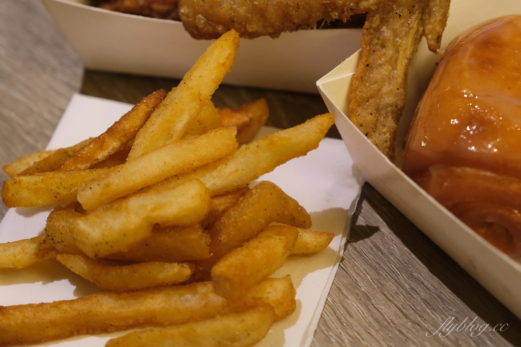 台東美食｜秉呈小吃店，台東在地人都吃這間炸雞，明明是小吃店炸雞才是本體 @飛天璇的口袋