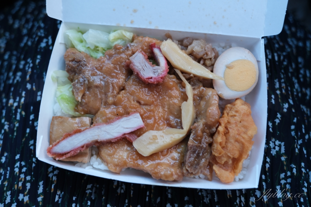 台東關山｜源昌關山便當．關山火車站前便當老店，敢吃辣的一定要加辣蘿蔔乾 @飛天璇的口袋