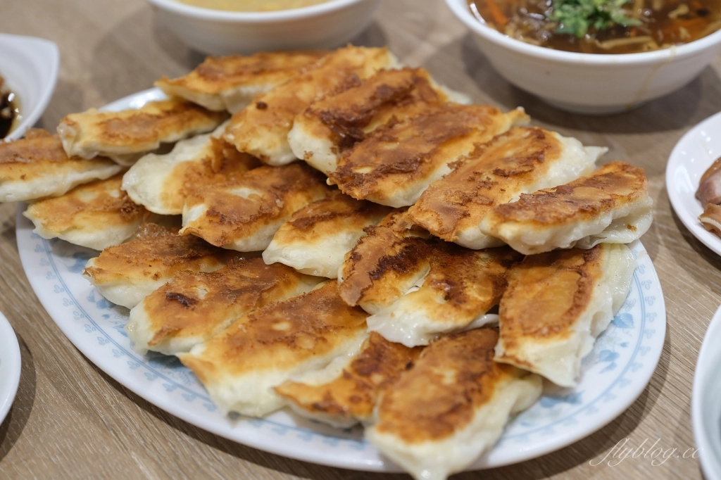 彰化社頭｜味香鍋貼．社頭最超人氣鍋貼專賣店，金黃酥脆的外皮很迷人 @飛天璇的口袋