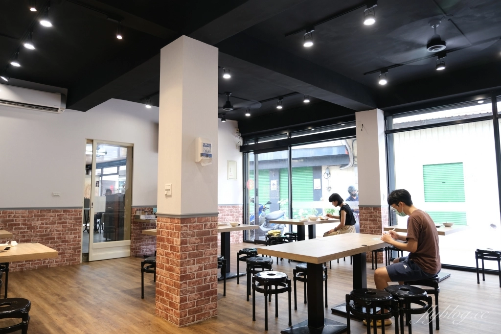 彰化社頭|味香鍋貼.社頭最超人氣鍋貼專賣店,金黃酥脆的外皮很迷人 @飛天璇的口袋 彰化社頭|味香鍋貼.社頭最超人氣鍋貼專賣店,金黃酥脆的外皮很迷人 @飛天璇的口袋