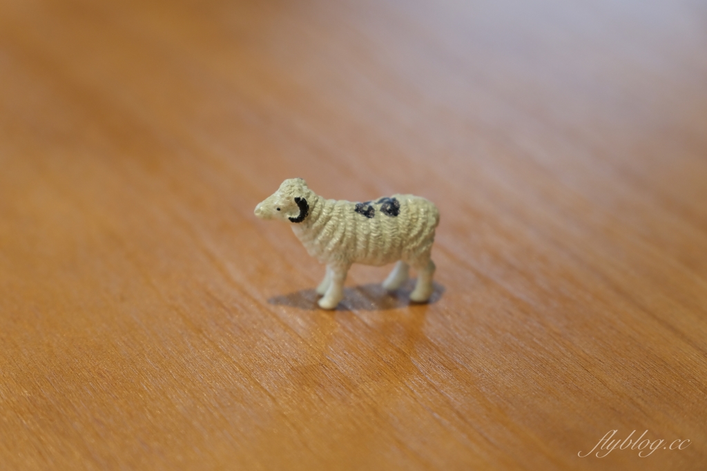 台中北區｜圓環咖啡梅川店，台中早午餐Roundabout 2店，藍色建築典雅又好拍 @飛天璇的口袋