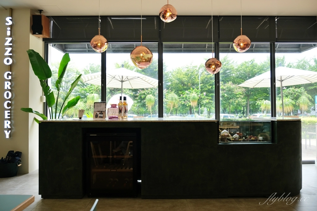 台中西屯｜SiZZO 款款好食．好食慢慢新品牌，座擁大片落地窗，中科潛立方旅館 @飛天璇的口袋