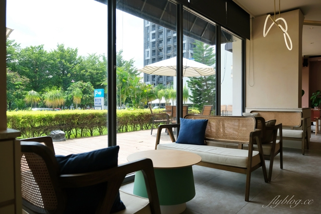 台中西屯｜SiZZO 款款好食．好食慢慢新品牌，座擁大片落地窗，中科潛立方旅館 @飛天璇的口袋