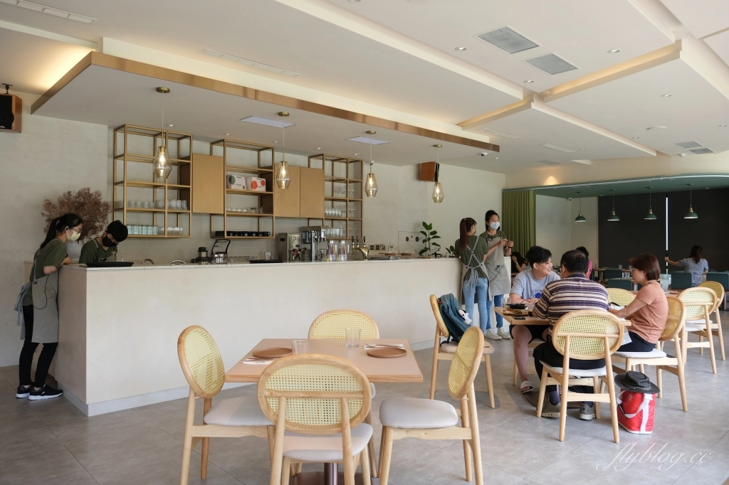 台中西屯｜SiZZO 款款好食．好食慢慢新品牌，座擁大片落地窗，中科潛立方旅館 @飛天璇的口袋