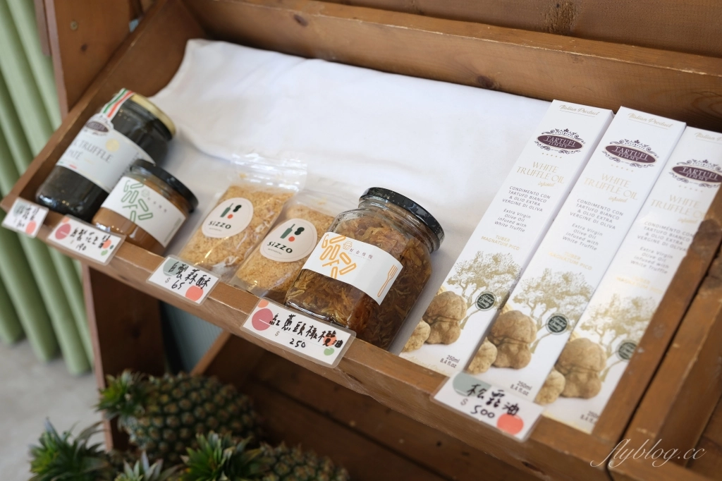 台中西屯｜SiZZO 款款好食．好食慢慢新品牌，座擁大片落地窗，中科潛立方旅館 @飛天璇的口袋