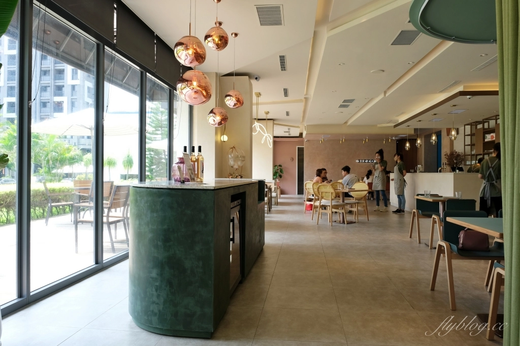 台中西屯｜SiZZO 款款好食．好食慢慢新品牌，座擁大片落地窗，中科潛立方旅館 @飛天璇的口袋