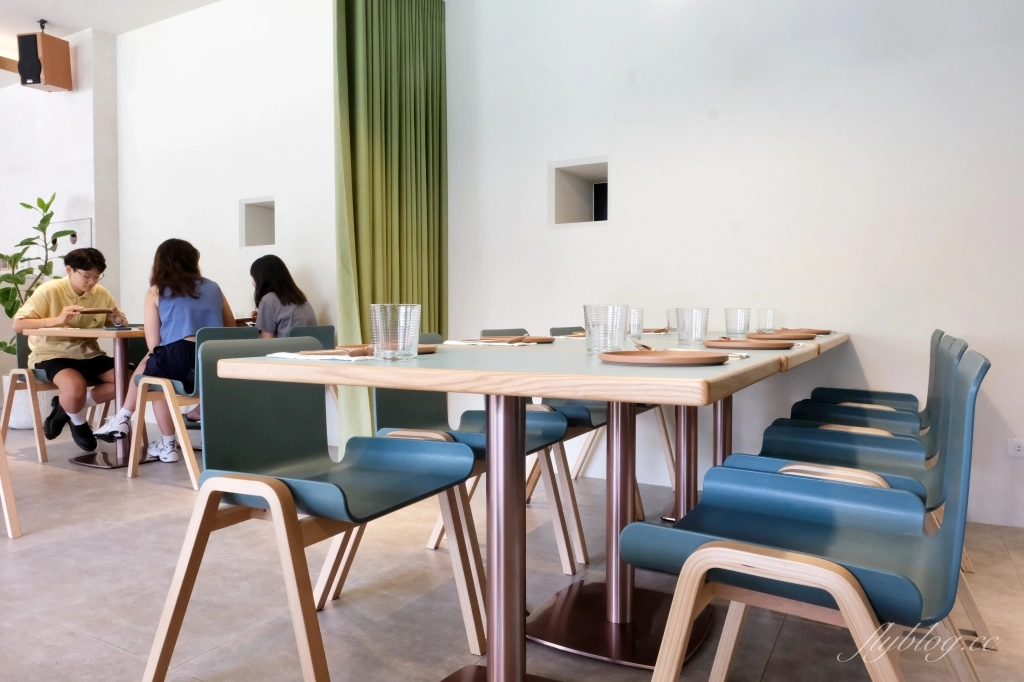 台中西屯｜SiZZO 款款好食．好食慢慢新品牌，座擁大片落地窗，中科潛立方旅館 @飛天璇的口袋