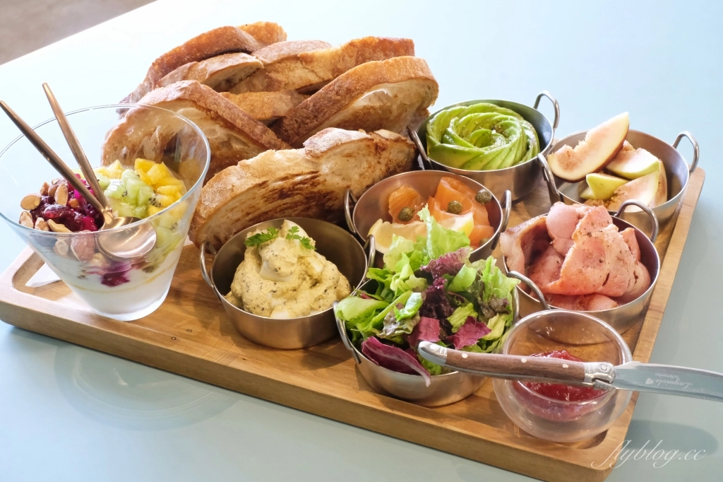 台中西屯｜SiZZO 款款好食．好食慢慢新品牌，座擁大片落地窗，中科潛立方旅館 @飛天璇的口袋