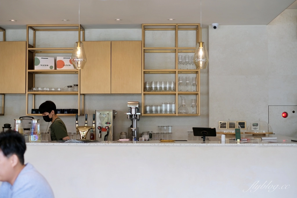 台中西屯｜SiZZO 款款好食．好食慢慢新品牌，座擁大片落地窗，中科潛立方旅館 @飛天璇的口袋