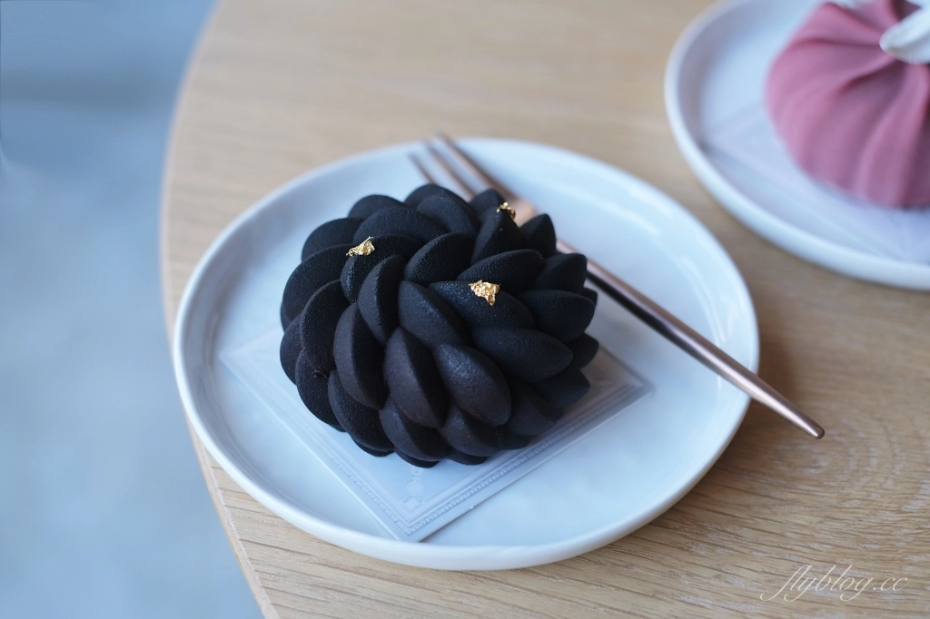 台中西屯｜SiZZO 款款好食．好食慢慢新品牌，座擁大片落地窗，中科潛立方旅館 @飛天璇的口袋