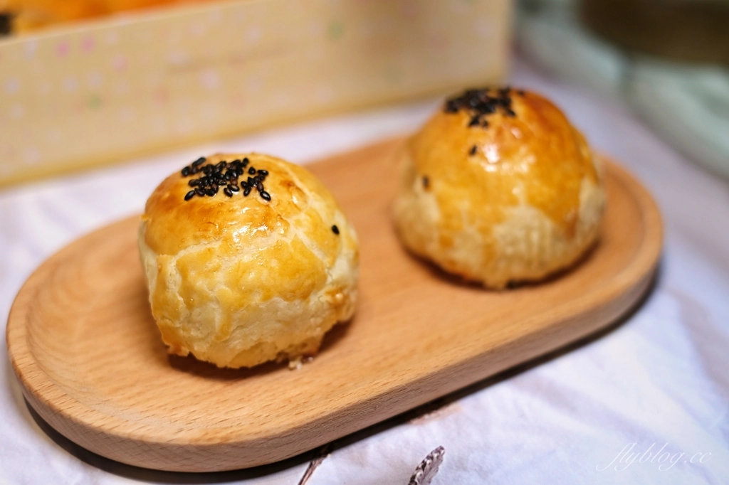 彰化美食｜大元餅行．你只知道大元鹹麻糬嗎？大元蛋黃酥更是隱藏版美食 @飛天璇的口袋