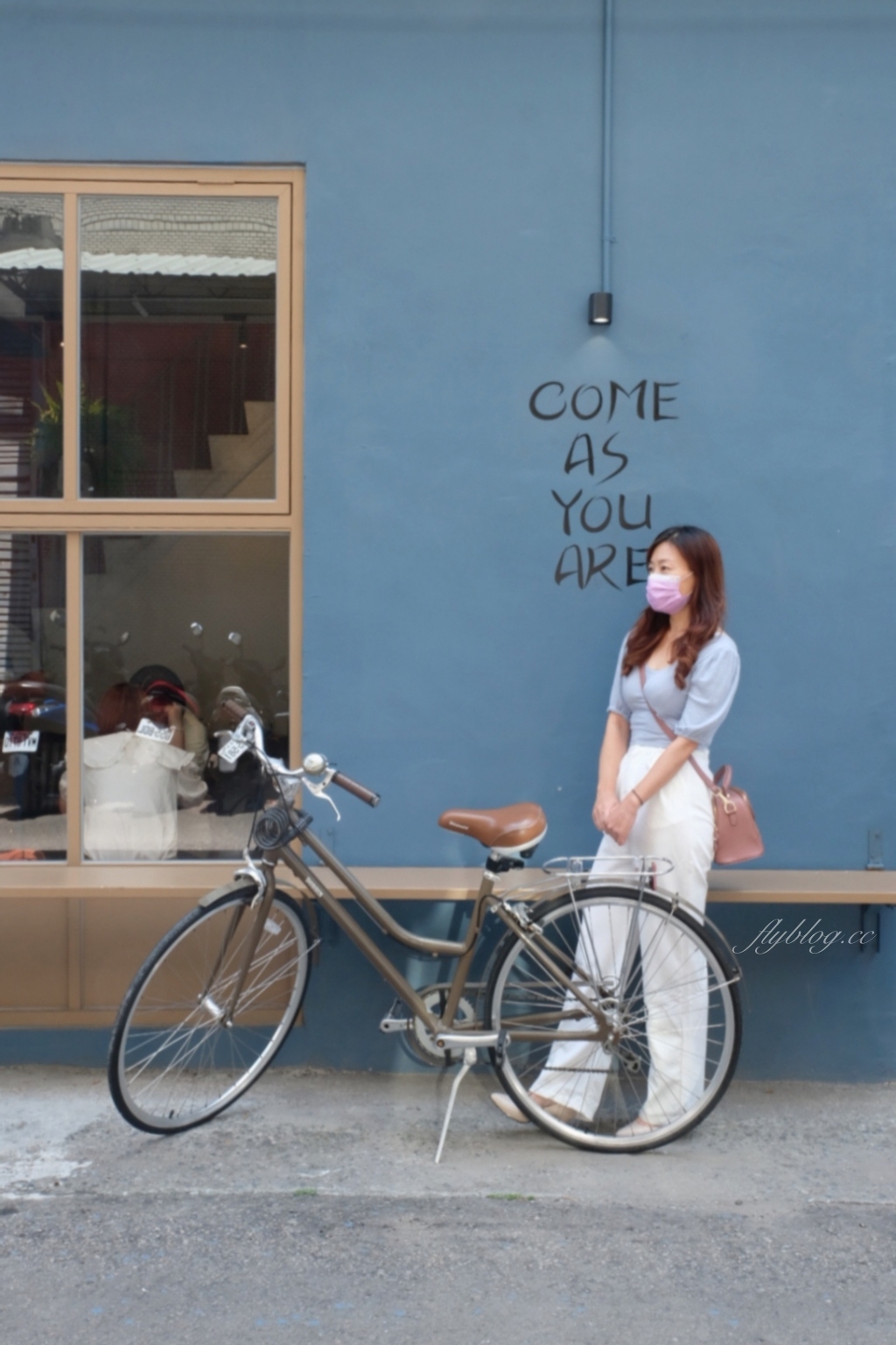 台中北區｜圓環咖啡梅川店，台中早午餐Roundabout 2店，藍色建築典雅又好拍 @飛天璇的口袋