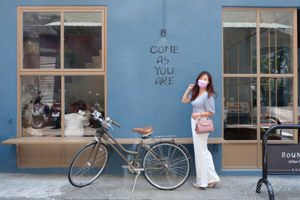 台中北區｜圓環咖啡梅川店，台中早午餐Roundabout 2店，藍色建築典雅又好拍 @飛天璇的口袋