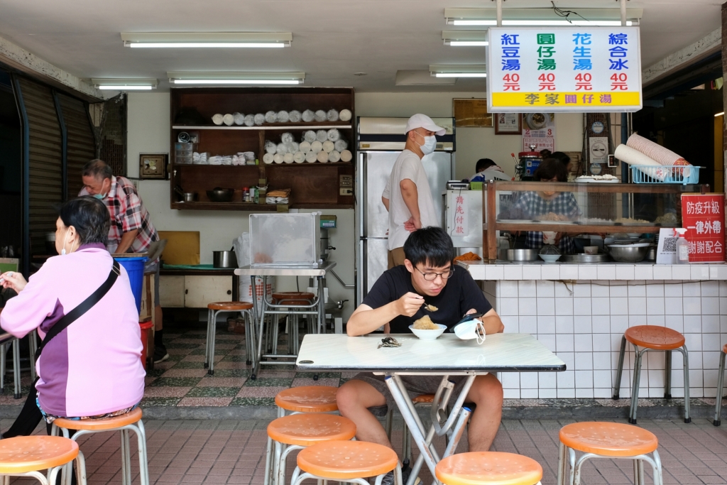 高雄鹽埕｜李家圓仔冰，高雄在地70年老店，鹽埕傳承三代的湯圓冰 @飛天璇的口袋