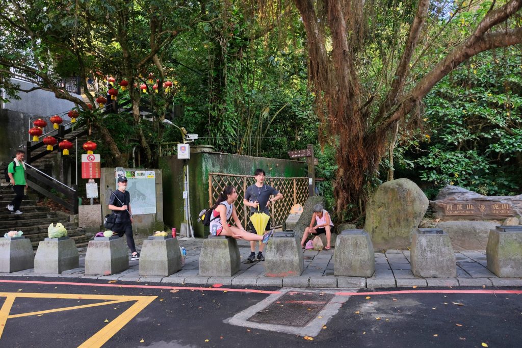 台北信義｜虎山溪步道，台北市區潺潺溪流山林美景，夢幻石砌拱橋的親水步道 @飛天璇的口袋