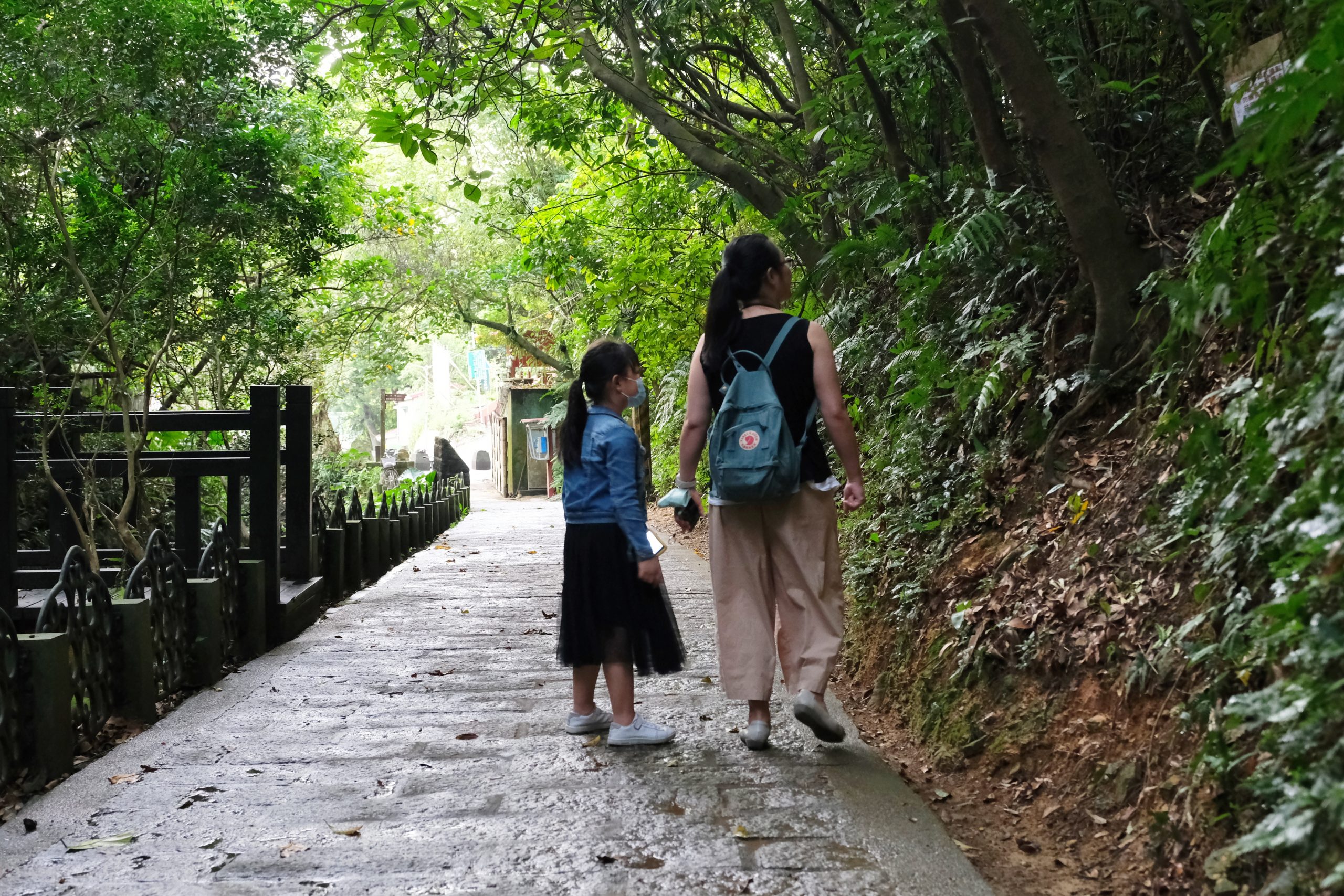 台北信義｜虎山溪步道，台北市區潺潺溪流山林美景，夢幻石砌拱橋的親水步道 @飛天璇的口袋