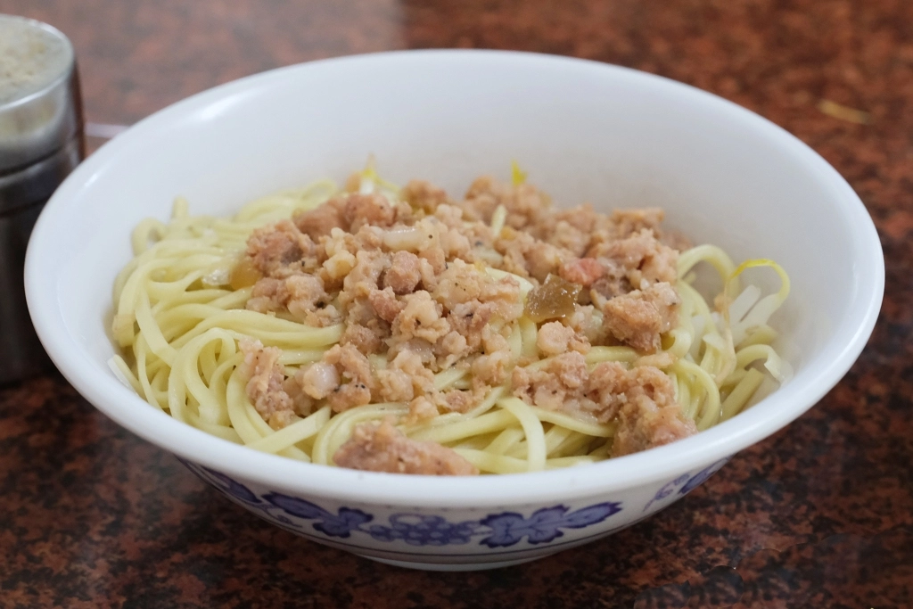 台中沙鹿｜鳳記鵝肉老店，沙鹿在地50年的隱藏版鵝肉店，榮獲台中米其林必比登推介 @飛天璇的口袋