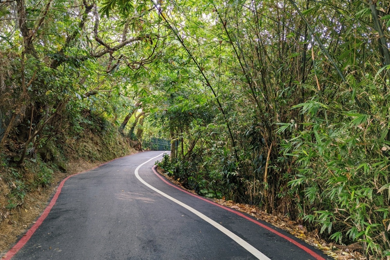 台北信義｜虎山溪步道，台北市區潺潺溪流山林美景，夢幻石砌拱橋的親水步道 @飛天璇的口袋