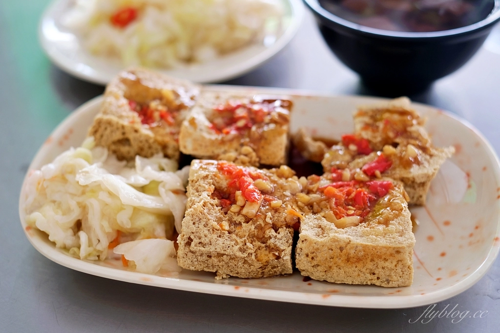 台中北屯｜原太原火車站臭豆腐，酥脆又多汁的臭豆腐，豬血湯免費喝到飽 @飛天璇的口袋