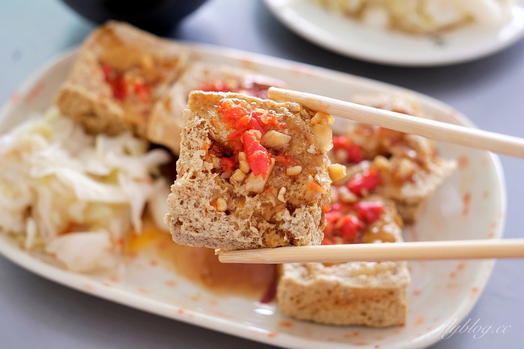 台中北屯｜原太原火車站臭豆腐，酥脆又多汁的臭豆腐，豬血湯免費喝到飽 @飛天璇的口袋