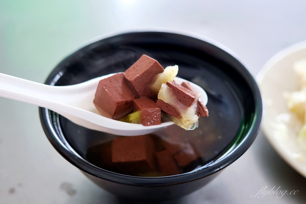 台中北屯｜原太原火車站臭豆腐，酥脆又多汁的臭豆腐，豬血湯免費喝到飽 @飛天璇的口袋